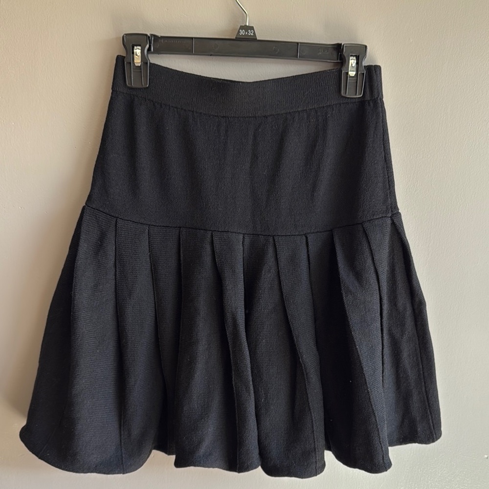 Chic Black Pleated Skirt